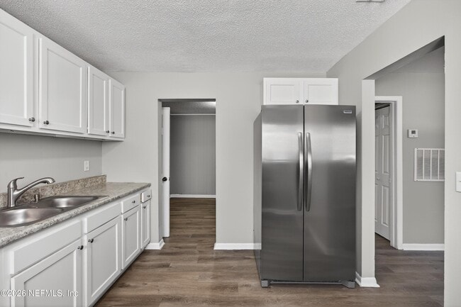 Building Photo - 6955 Miss Muffet Ln S