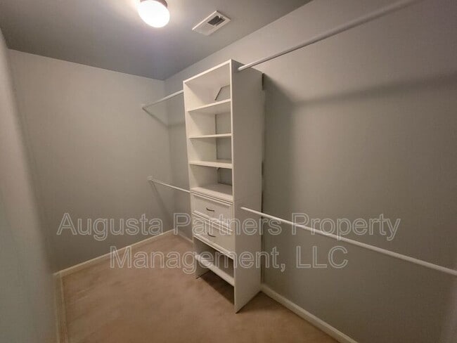 Building Photo - 325 Bellhaven Dr