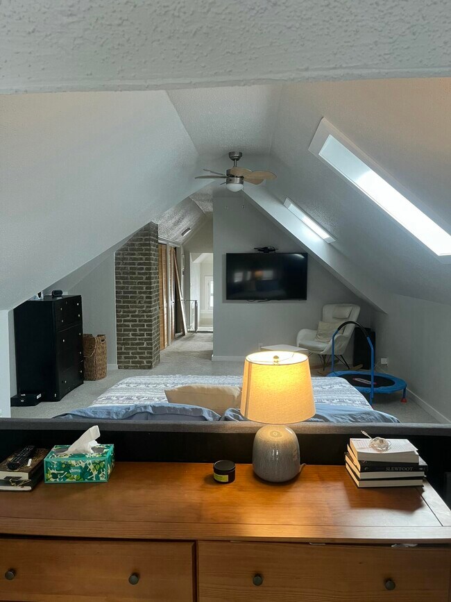 Building Photo - 5909 W Washington Blvd