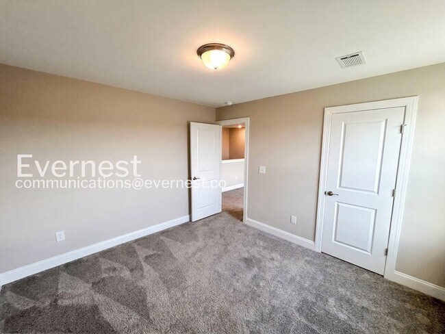 Building Photo - Modern Comfort Meets Community Charm with Garage  / 4 Beds & 3.5 baths / Available Now!
