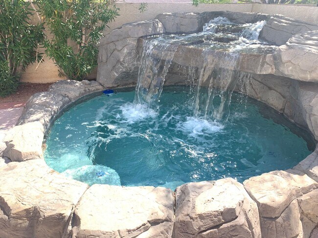Building Photo - SPACIOUS & ELEGANT LIVING IN THIS GATED HE...