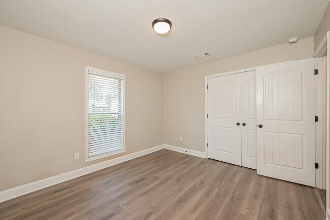 Building Photo - 1648 Deer Creek Ln