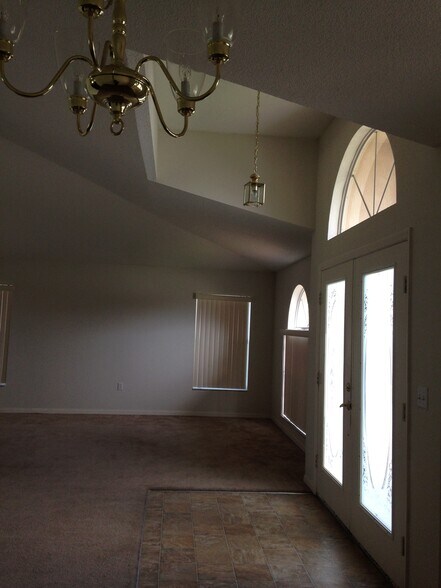 Building Photo - 7166 Summit Dr