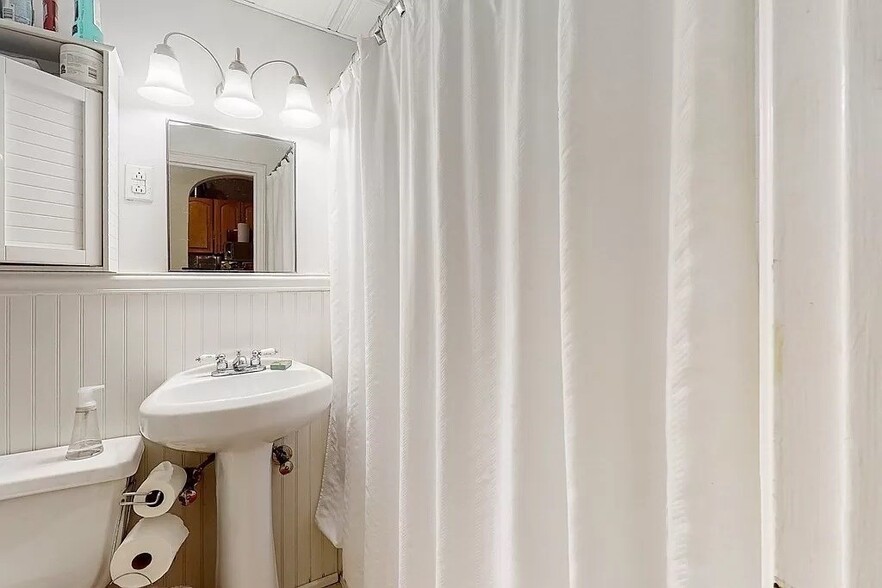 Building Photo - 228 Commonwealth Ave