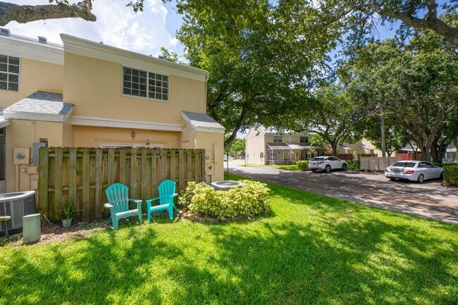 Building Photo - 2900 Dorchester Ln