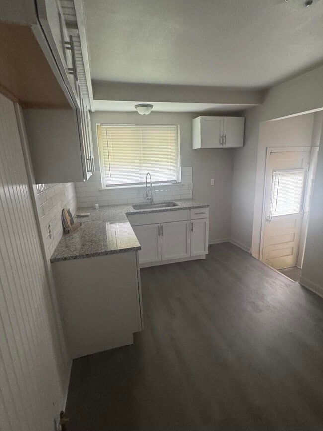 Building Photo - 8824 Artesian St