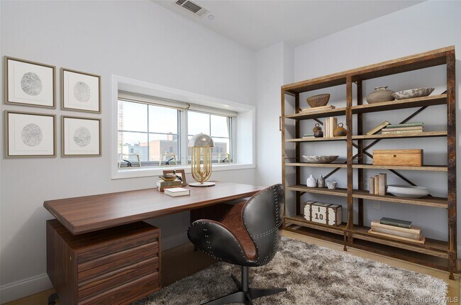 Building Photo - 543 Main St