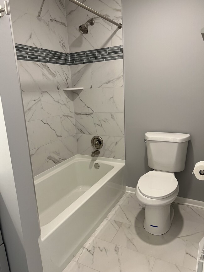 Building Photo - 385 Dover Ln