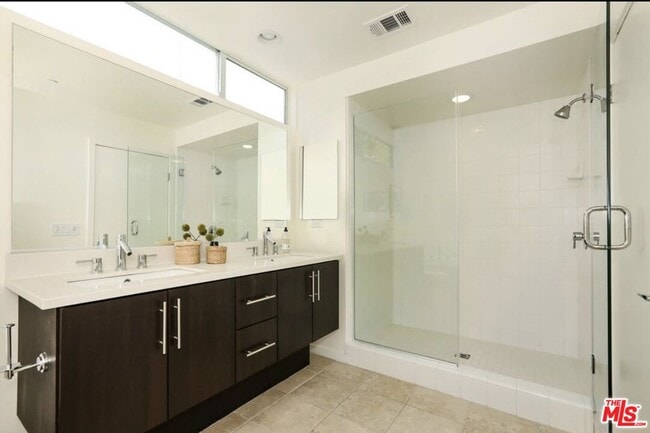 Building Photo - 2528 Via Artis