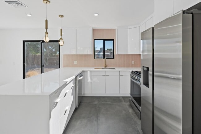 Building Photo - 2600 N Chuperosa Rd