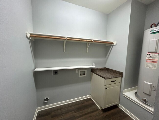 Building Photo - Beautifully Maintained 3 Bedroom