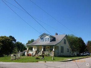 Building Photo - Beautiful Historic 3 Bedroom, 2 bath Home ...