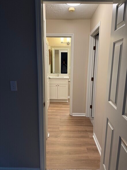 Building Photo - 1390 Cedarwood Dr