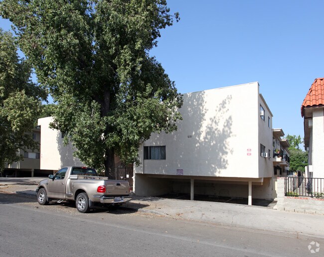 Building Photo - Crossings on Amigo
