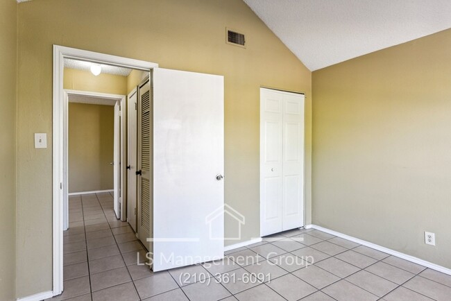 Building Photo - 6704 Windsor Hollow Dr