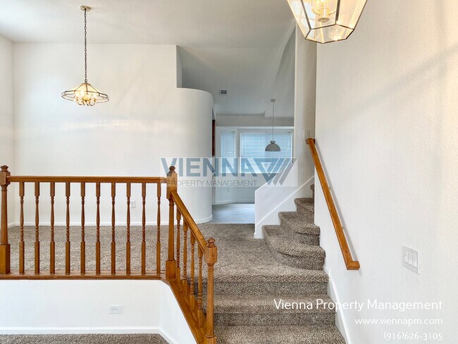 Building Photo - 5608 Glen Oaks Dr