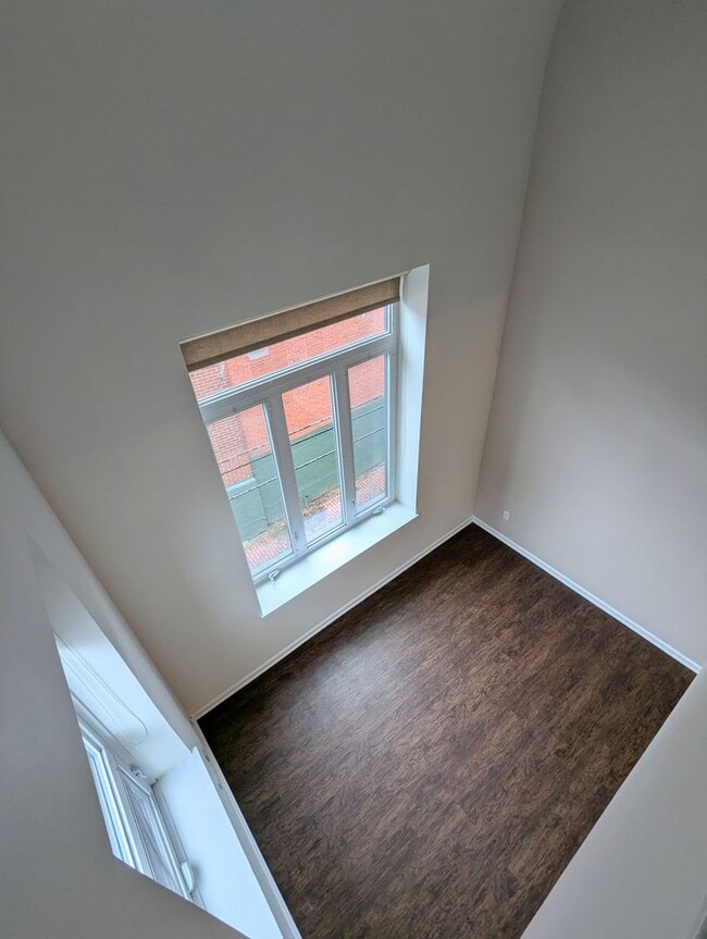 Building Photo - 2 Bedroom 1 Bathroom Loft Apartment (Shadyside)