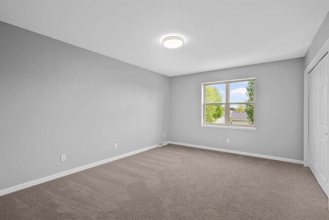 Building Photo - 640 Tower Dr