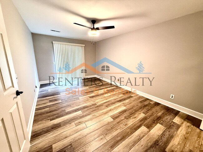 Building Photo - 2 Bedroom Condo on Chapman Mountain