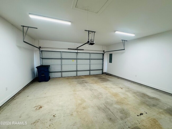Building Photo - 113 Oak Village Dr