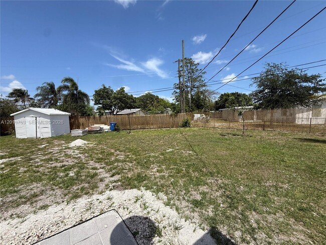Building Photo - 1606 NW 12th Ave