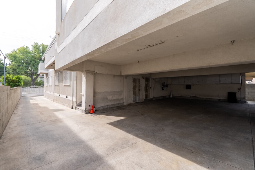 Building Photo - 1758 N Alexandria Ave