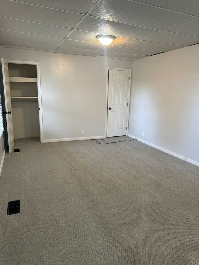 Building Photo - 453 Mooreland Ave