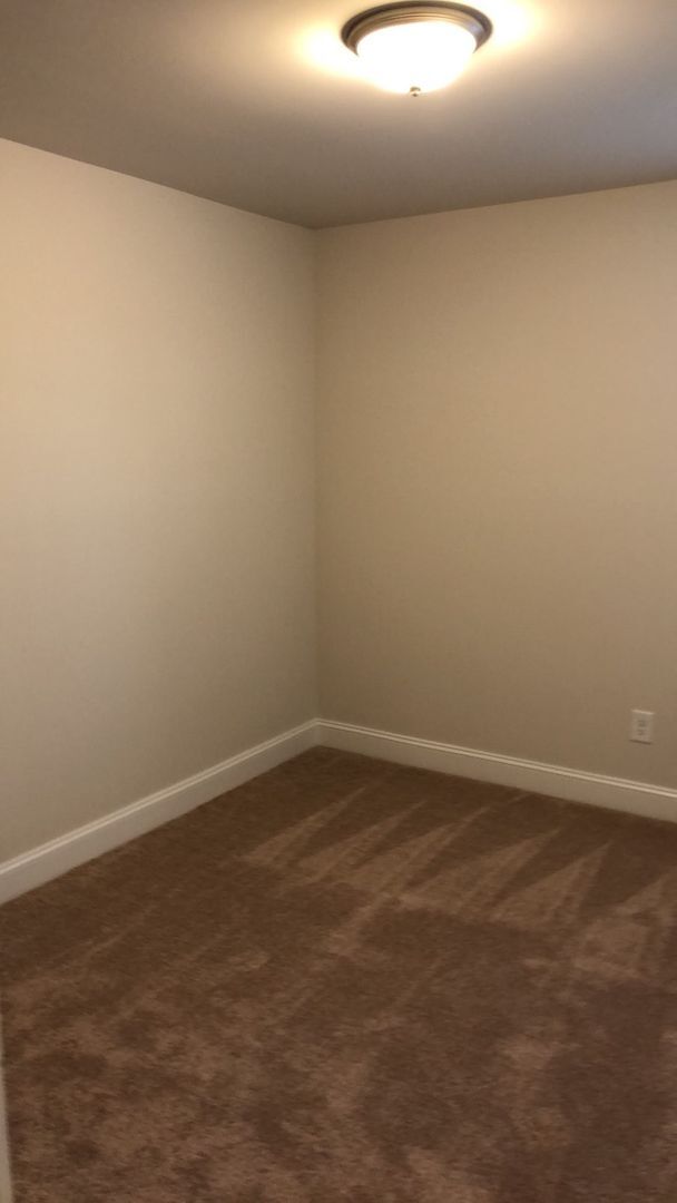 Building Photo - 3BR  2.5BA TOWNHOME