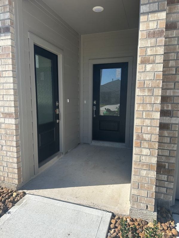 Building Photo - 830 Heaven Dr