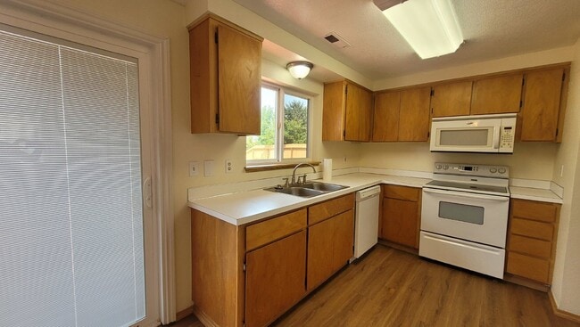 Building Photo - 237 Lancaster Ave