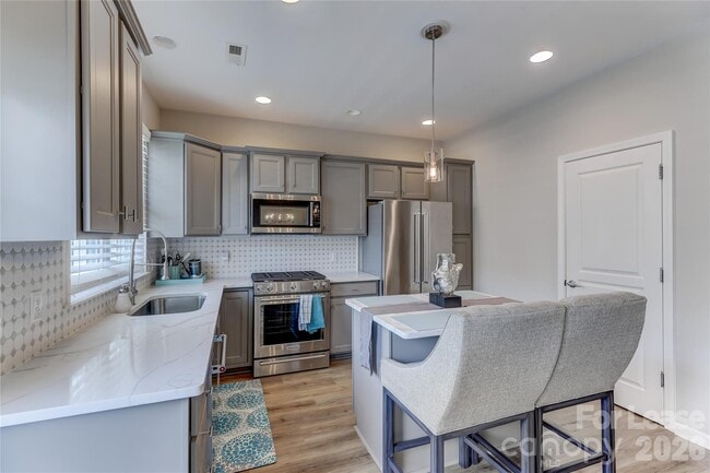 Building Photo - 905 Lyndley Dr