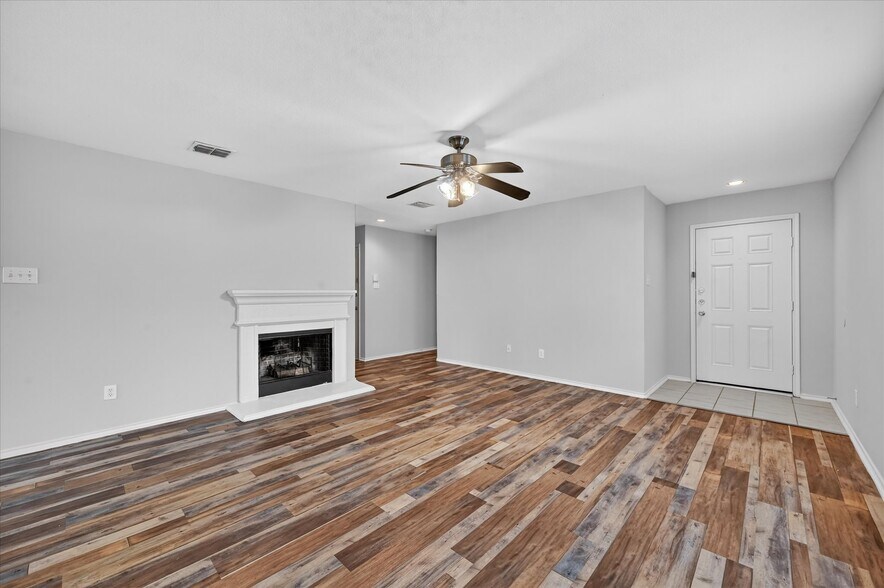 Building Photo - 1201 Lambert Dr