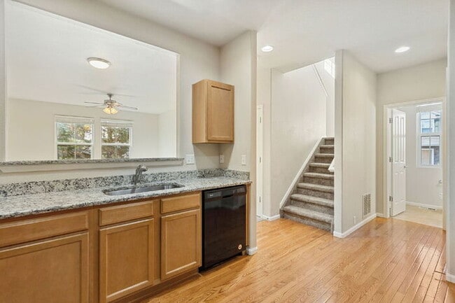 Building Photo - Granite Kitchen, Central AC, Oversized Gar...