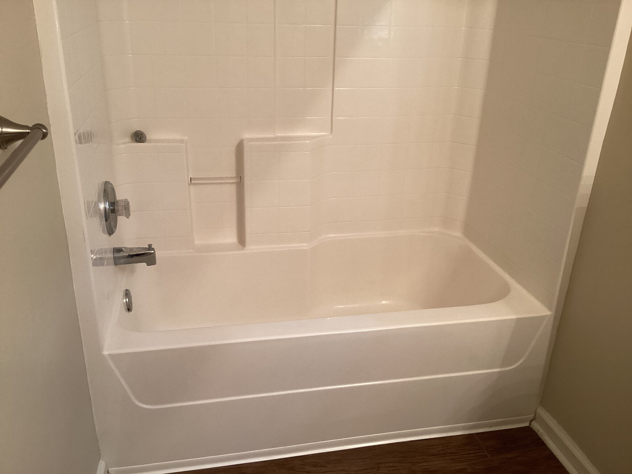 Building Photo - 515 Dresler Rd