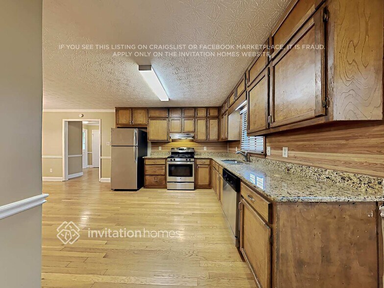Building Photo - 388 Summerville Dr NW