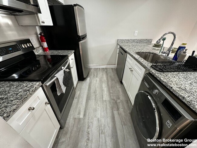 Building Photo - Amazing one bed in the South End... DON'T MISS OUT!!!