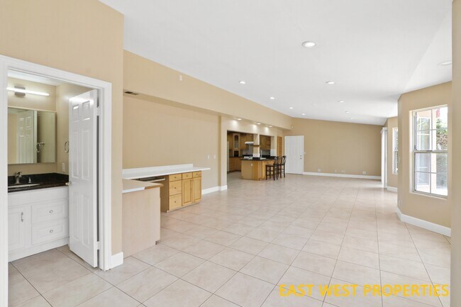Building Photo - 11186 Lavender Ave