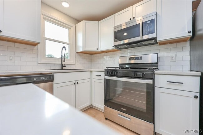 Building Photo - 862 Falcon Dr