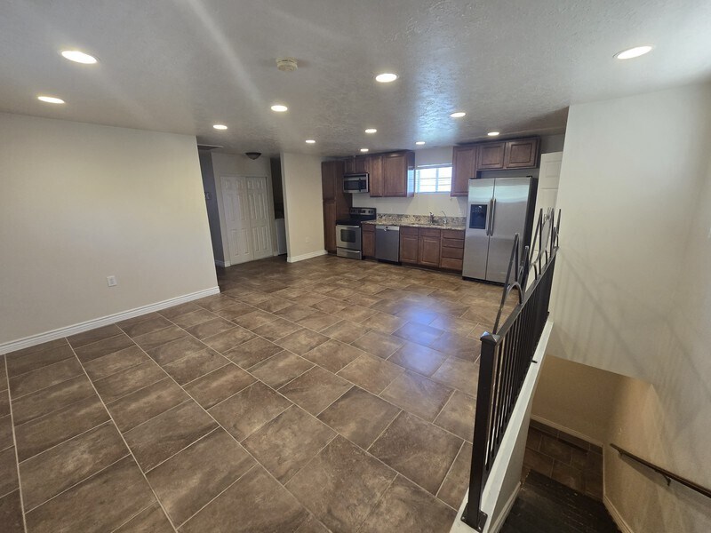 Building Photo - 12106 2570 W