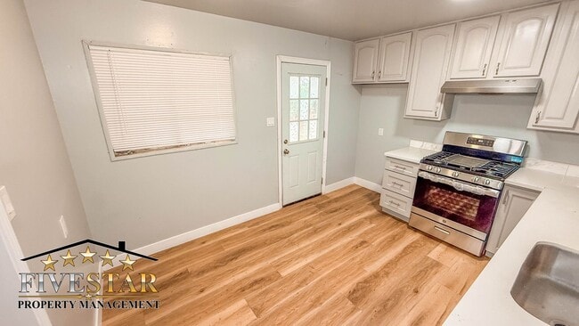 Building Photo - 2703 Center St