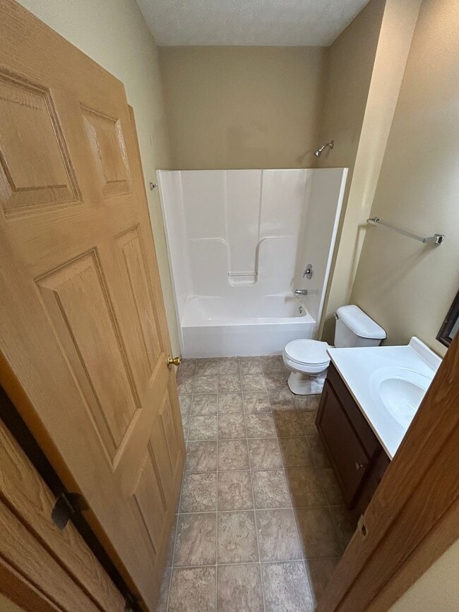 Building Photo - Brick Ranch with 3 Bedrooms, 1.5 Baths, an...