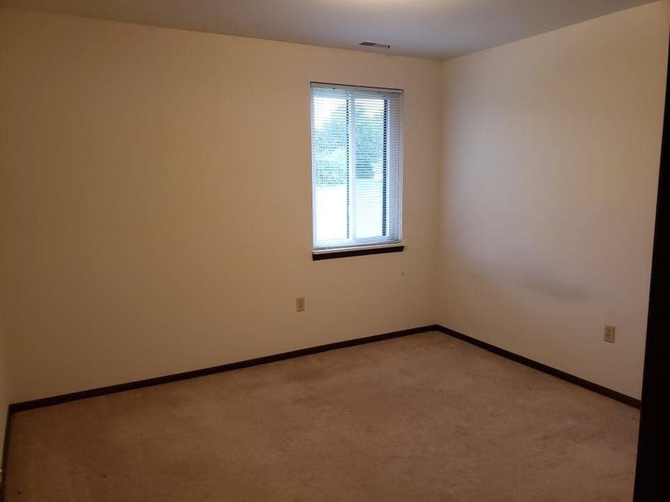 Building Photo - 246 Edgebrook Ln