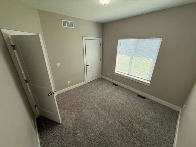 Building Photo - 5150 N Toben Dr