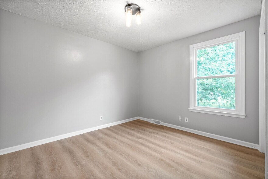 Guest Bedroom 2 - 313 Grassland Dr