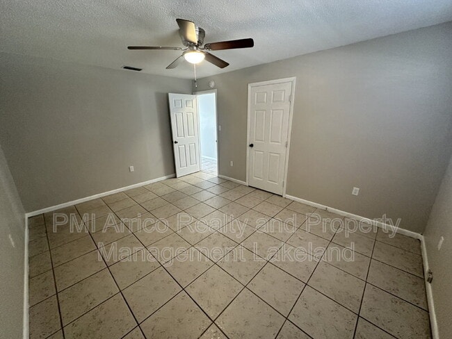 Building Photo - 845 Castle Way