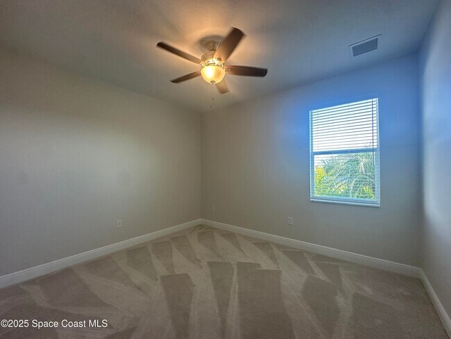Building Photo - 2738 Spur Dr