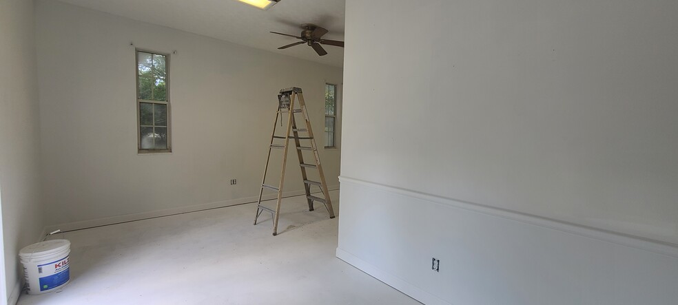 Building Photo - 5415 SW 20th St