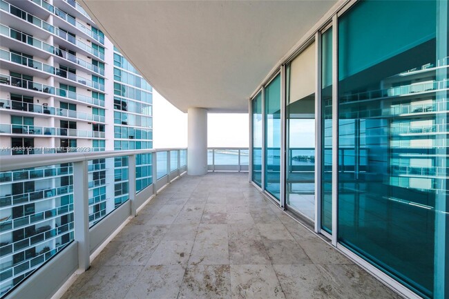 Building Photo - 2127 Brickell Ave