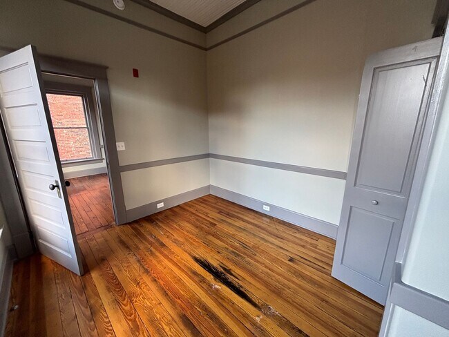 Building Photo - 106 N Broad St