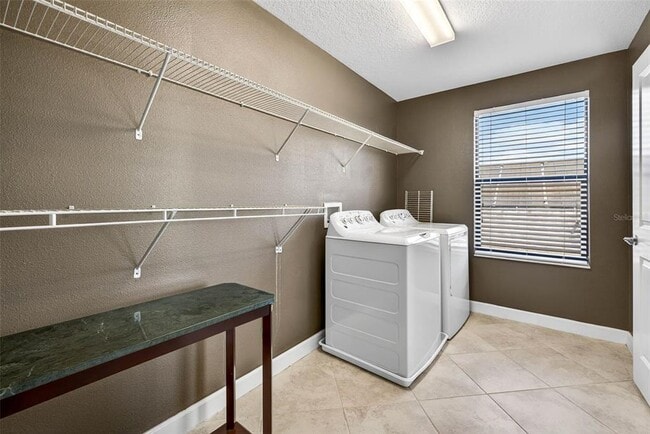 Building Photo - 9906 Victory Gallop Loop